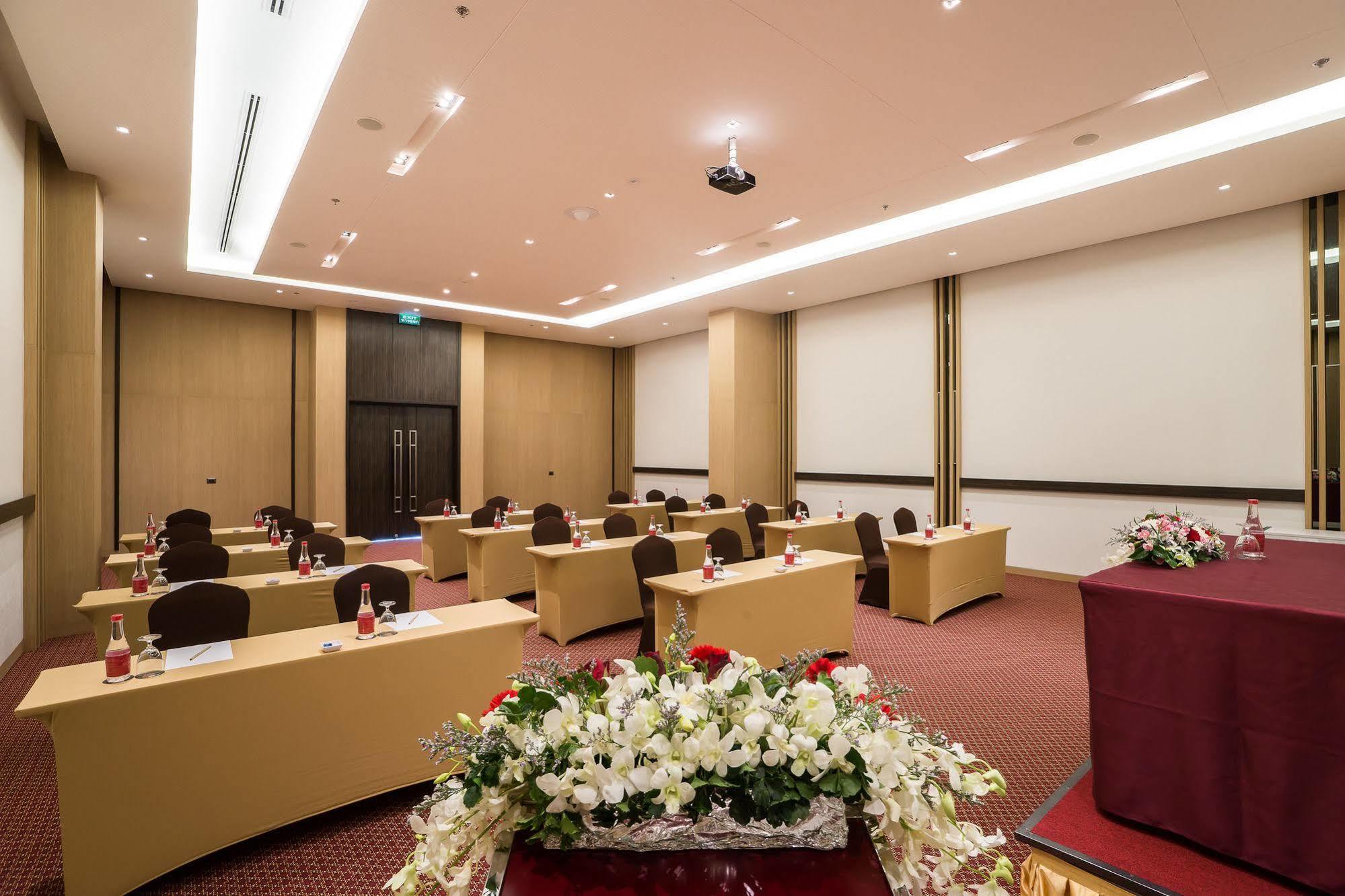 Western Wanda Grand 4* Nonthaburi